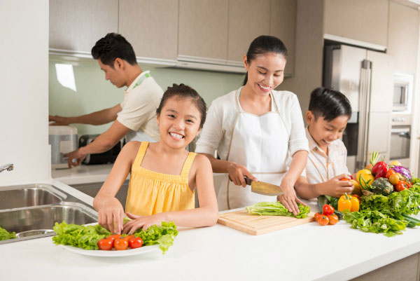 bữa cơm gia đình ngày cuối tuần