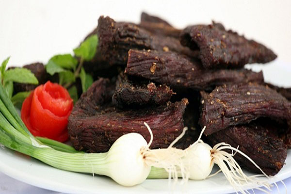 Thịt trâu gác bếp