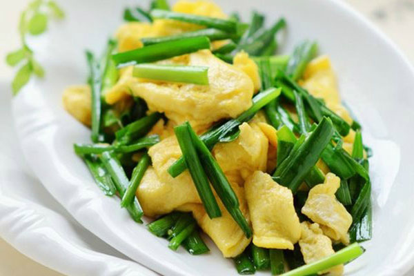 Trứng gà xào lá hẹ ngon bổ Trứng gà xào lá hẹ