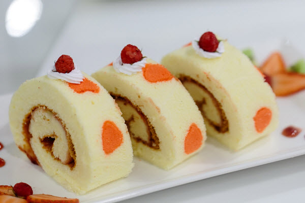Bánh rollcake hương dâu