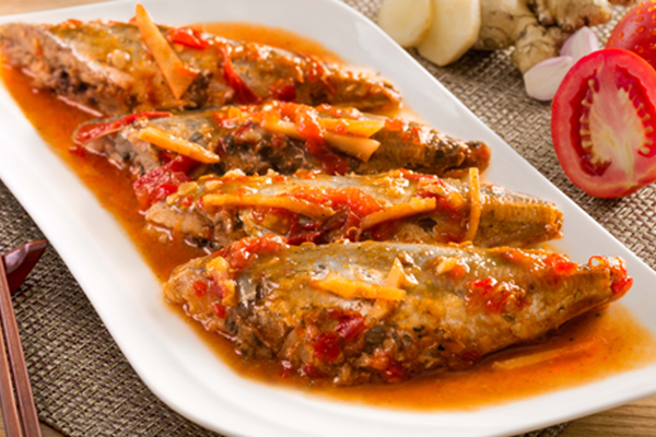 cá nục kho cà chua với riềng