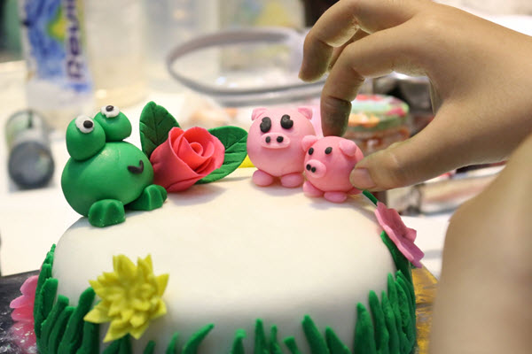 Chiếc bánh bánh Fondant dể thương Chiếc bánh Fondant dễ thương