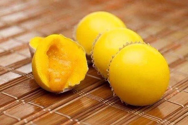 Bánh bao kim sa với vẻ ngoài vàng ươm quyến rũ hình bánh bao kim sa