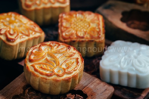 Bánh Trung thu là món bánh không thể thiếu trong ngày Rằm Tháng 8 ở nước ta bánh trung thu