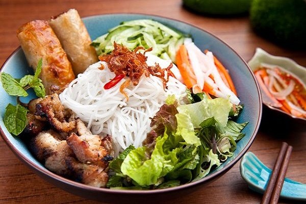 Cách làm bún chả giò sẽ được hướng dẫn trong lớp học hình ảnh bún chả giò