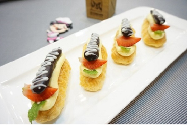 Éclair Decorating choux - éclair decorating
