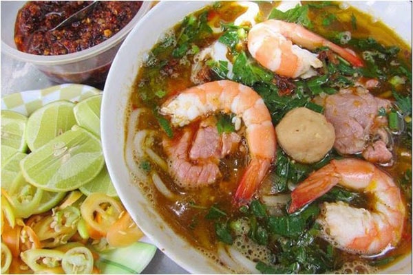 Cách nấu nướng bún Thái thủy sản sâu cay kỳ lạ miệng