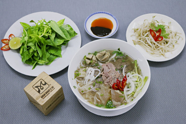Qua bao năm tháng, Phở vẫn được nhiều người yêu thích nhờ hương vị riêng của mình hình phở bò