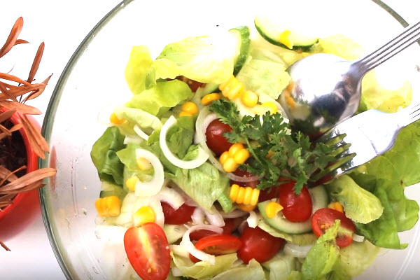 hình salad trộn dầu giấm