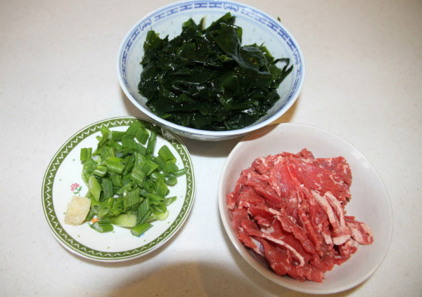 nguyên liệu nấu canh rong biển thịt bò