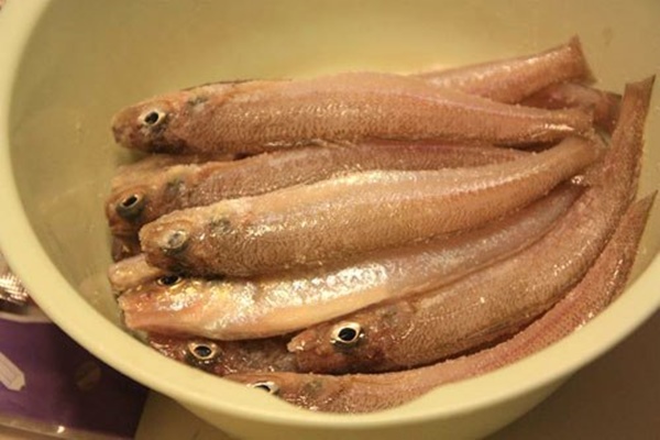 sơ chế cá bống