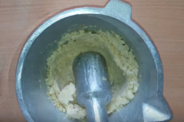giã đậu làm xôi xéo