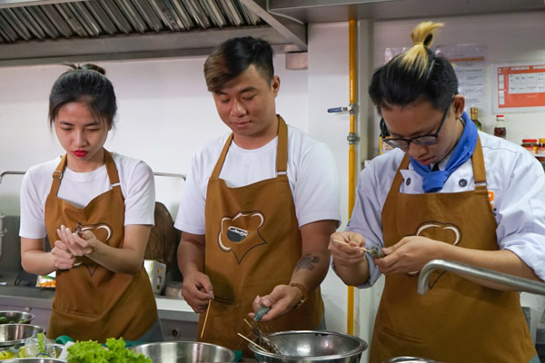 đảm đang vào bếp