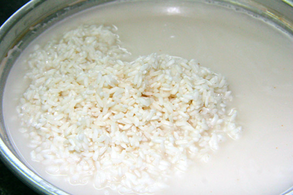 Ngâm gạo trong nước