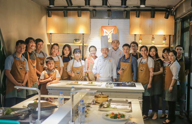 lớp chụp ảnh kỷ niệm